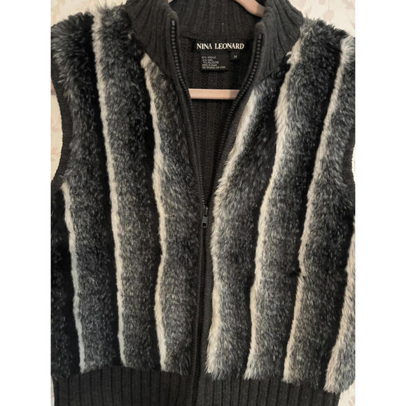 Nina Leonard Cozy Faux Fur/Wool Vest - Stylish Layering - Picture 6 of 6